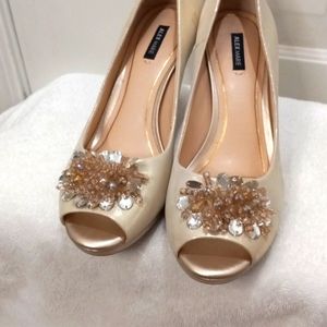 Alex Marie Sz 8 Med Beige Lamay W/ Emblishments